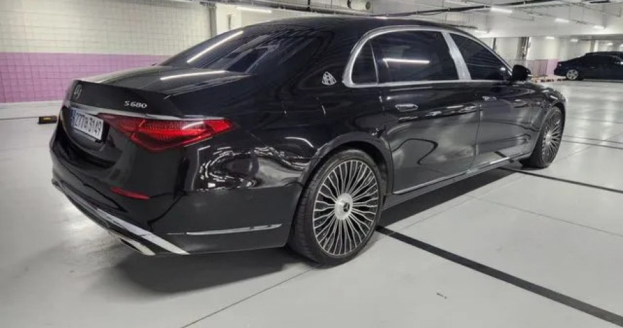 Mercedes-Benz S-Class 