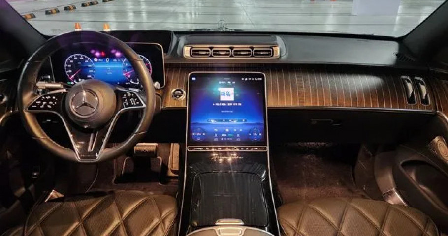 Mercedes-Benz S-Class 