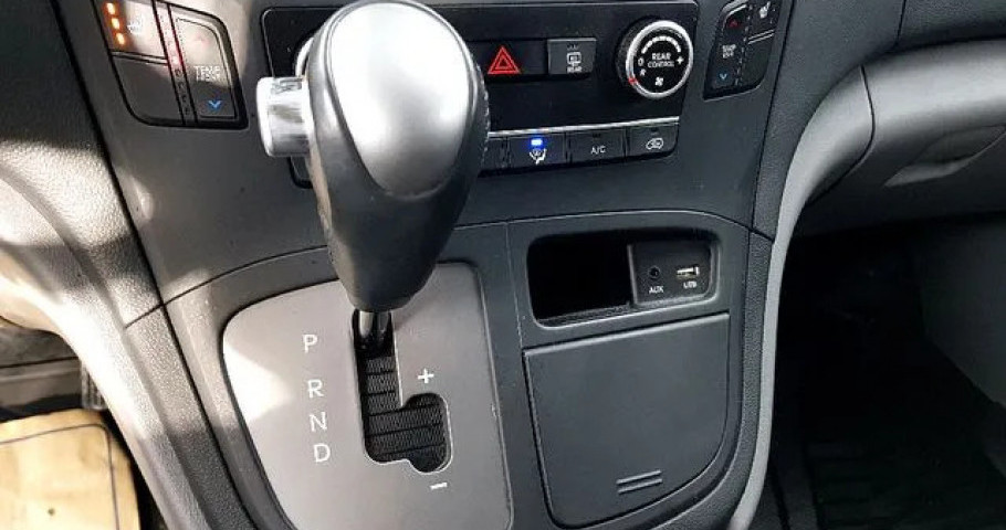 Hyundai Starex 