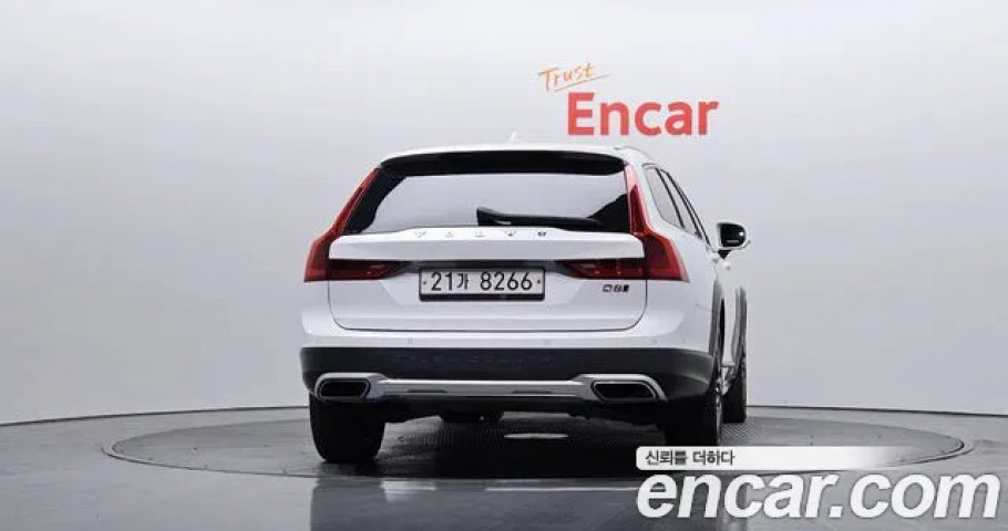 Volvo V90 