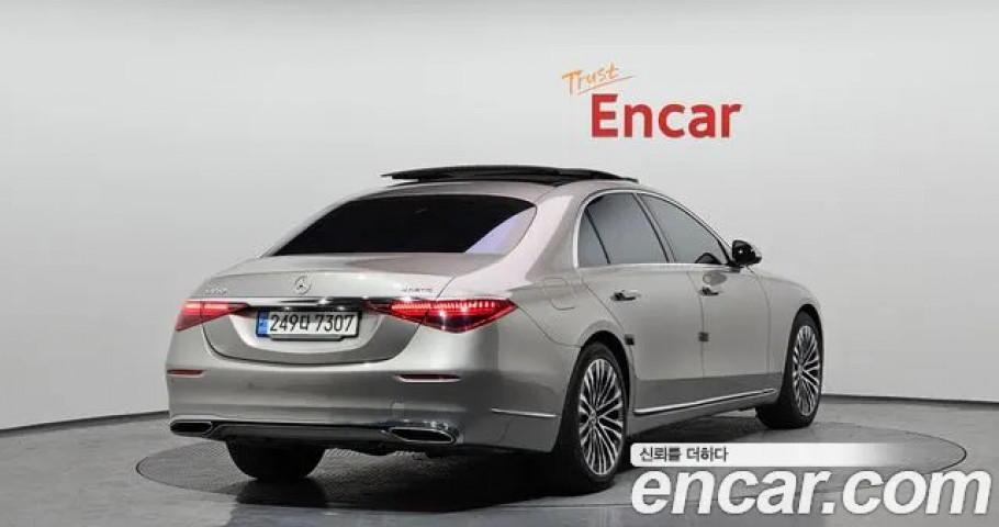 Mercedes-Benz S-Class 