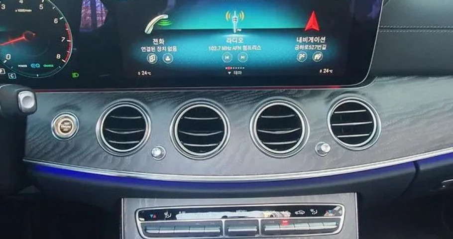 Mercedes-Benz E-Class 