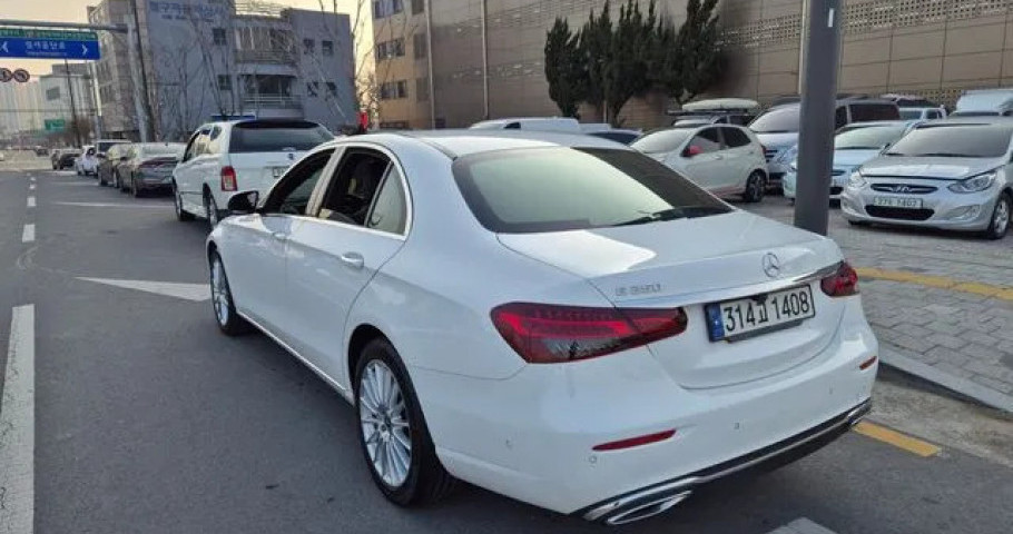 Mercedes-Benz E-Class 