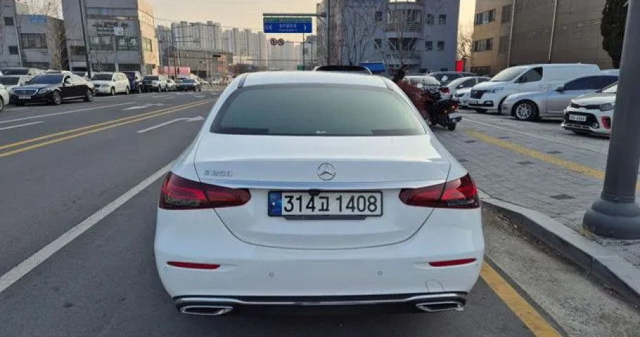 Mercedes-Benz E-Class 