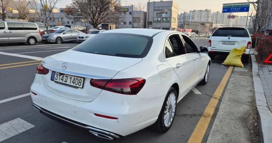 Mercedes-Benz E-Class 