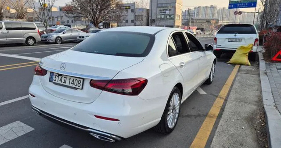 Mercedes-Benz E-Class 