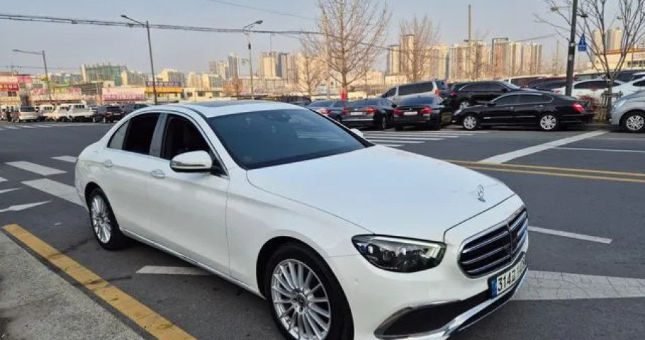 Mercedes-Benz E-Class 