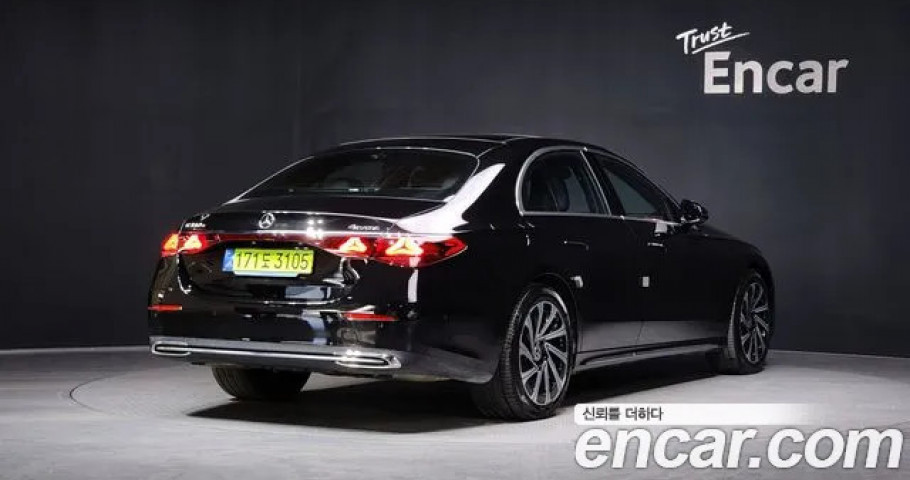 Mercedes-Benz E-Class 