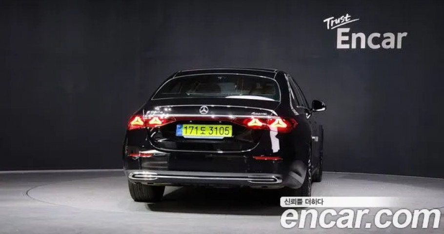 Mercedes-Benz E-Class 