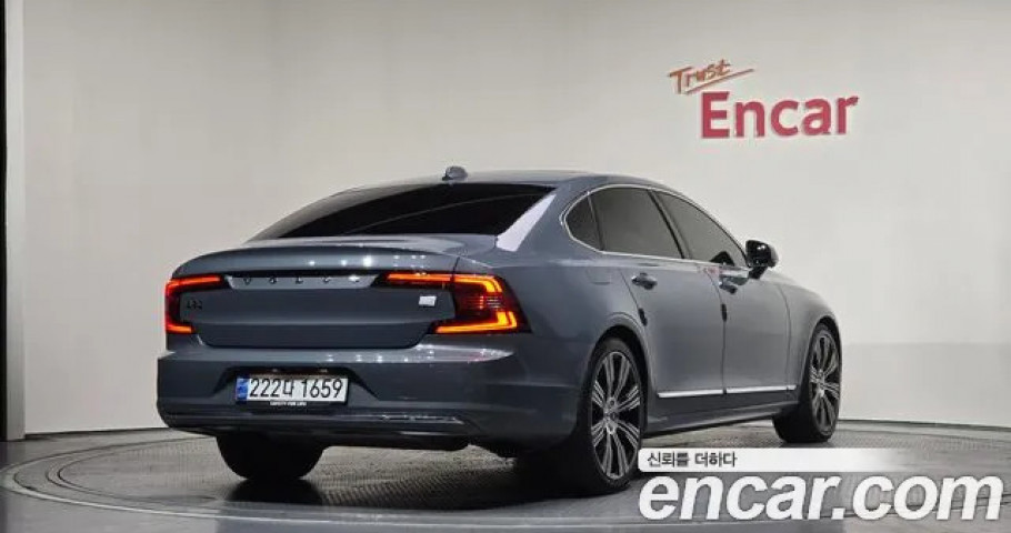 Volvo S90 