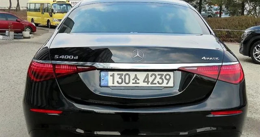 Mercedes-Benz S-Class 