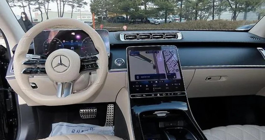 Mercedes-Benz S-Class 