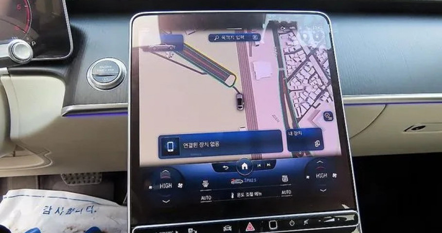 Mercedes-Benz S-Class 