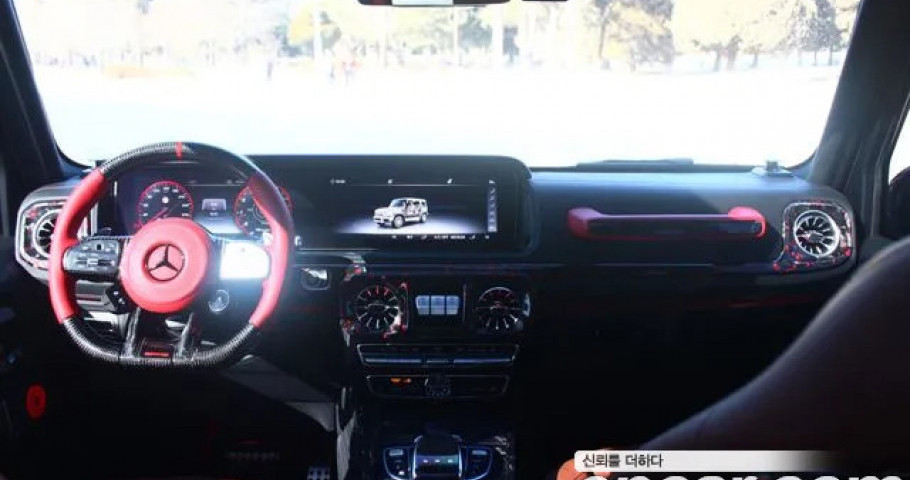 Mercedes-Benz G-Class 