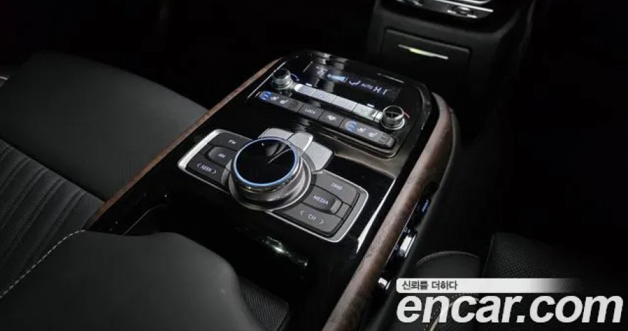 Genesis G90 