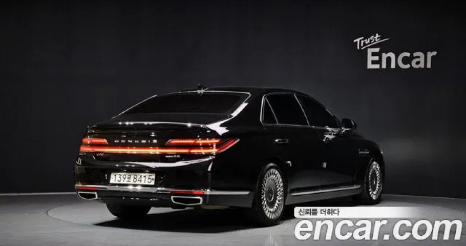 Genesis G90 