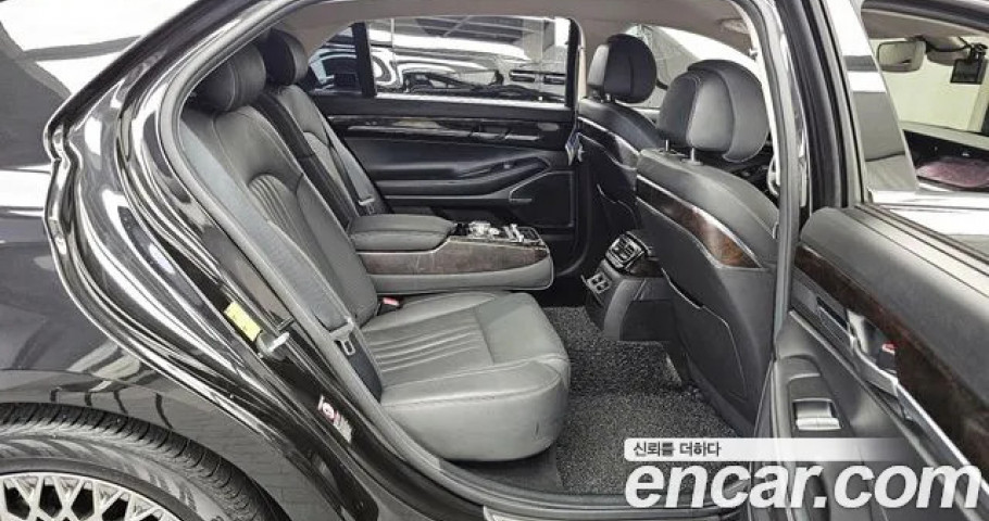 Genesis G90 