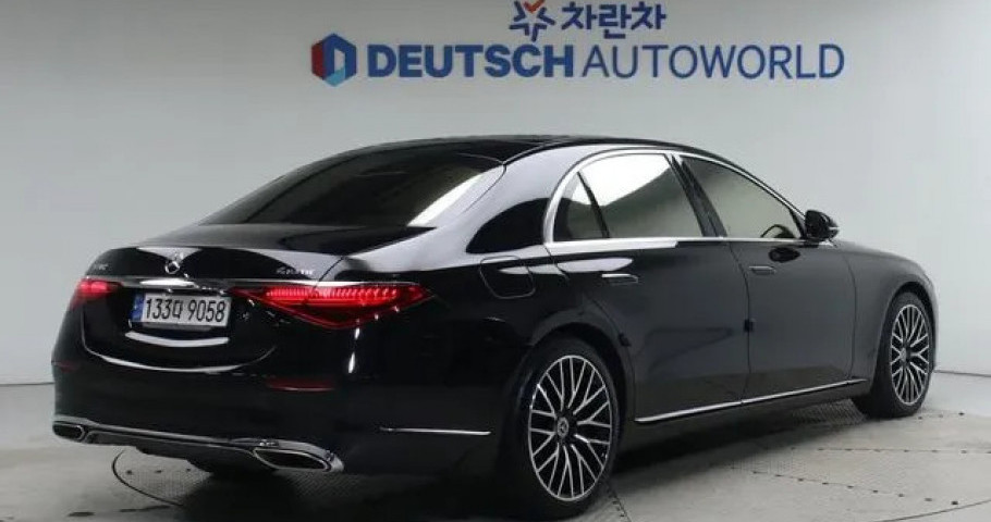 Mercedes-Benz S-Class 