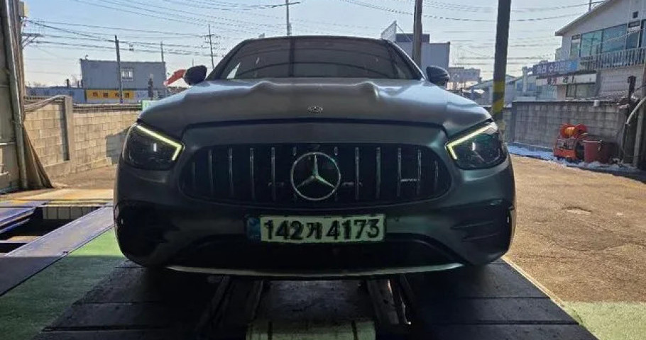 Mercedes-Benz E-Class 