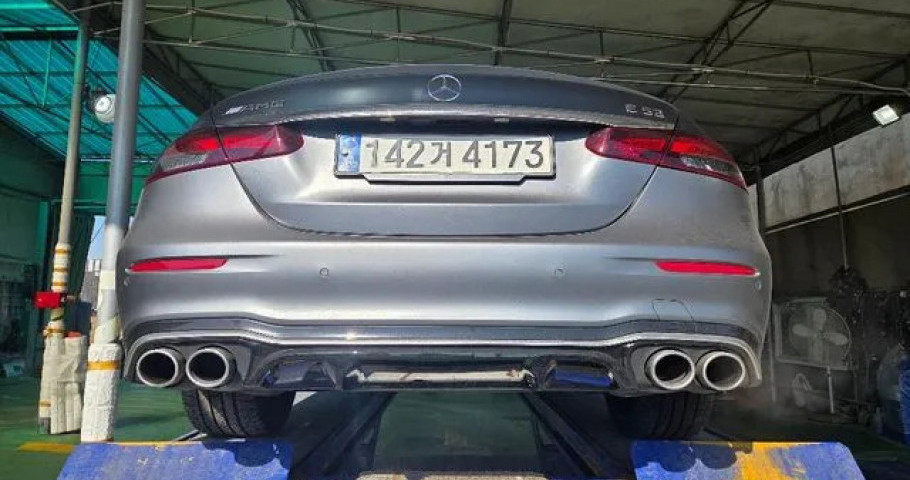 Mercedes-Benz E-Class 