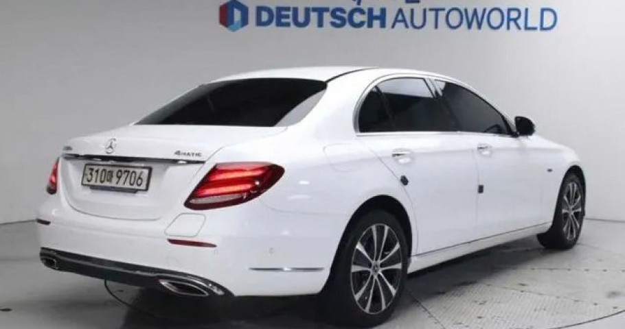 Mercedes-Benz E-Class 