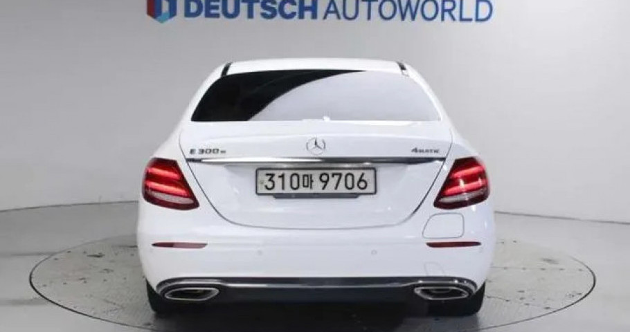 Mercedes-Benz E-Class 