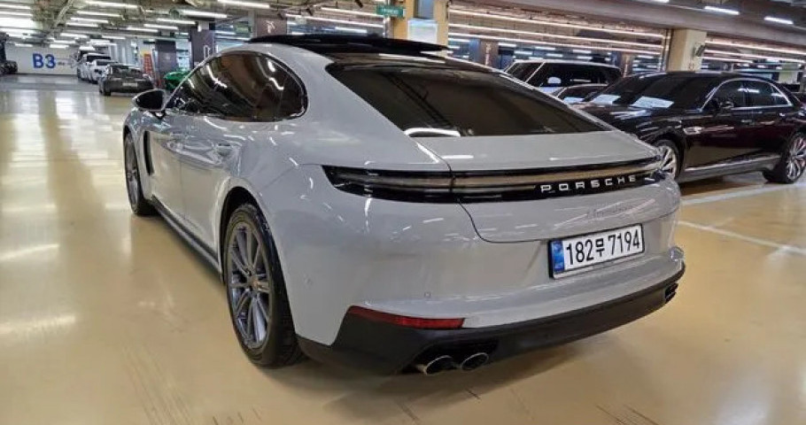 Porsche Panamera 