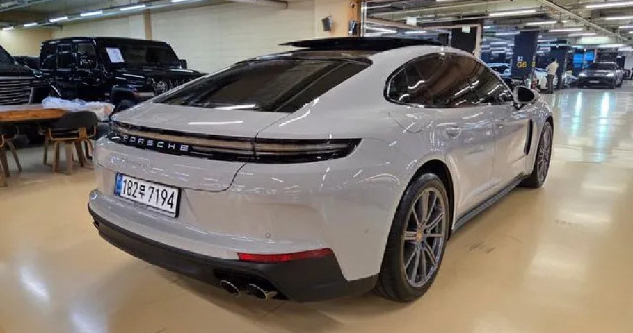 Porsche Panamera 