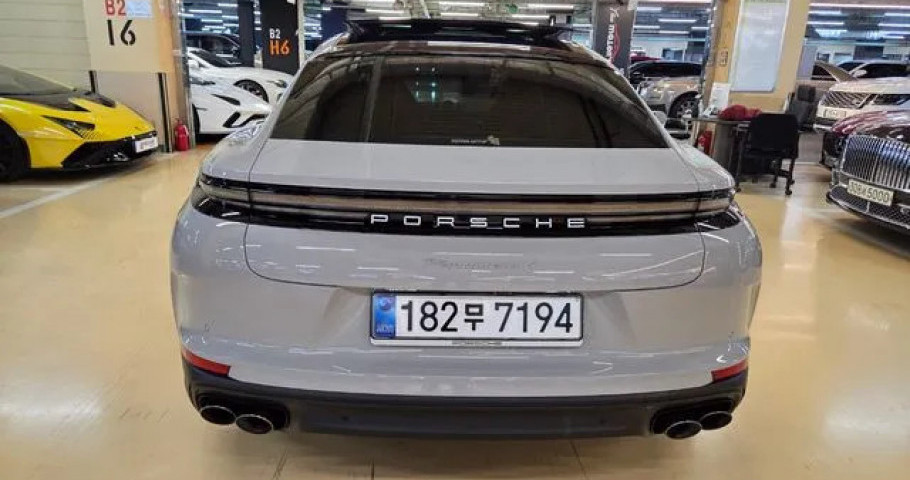 Porsche Panamera 