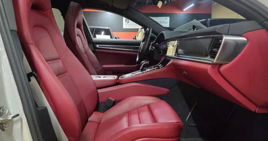 Porsche Panamera 
