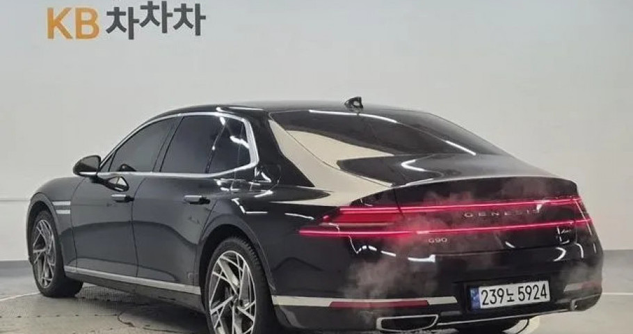 Genesis G90 