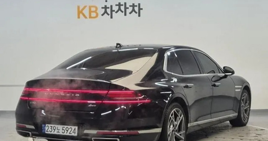 Genesis G90 