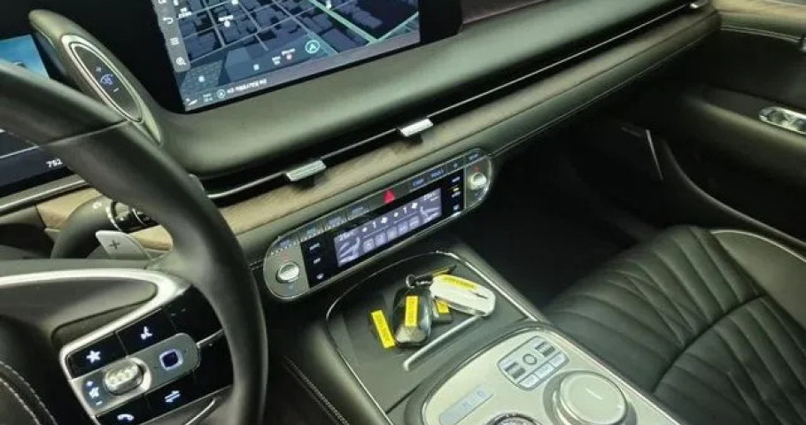 Genesis G90 