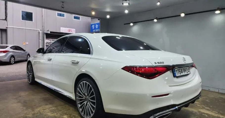 Mercedes-Benz S-Class 