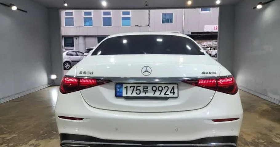 Mercedes-Benz S-Class 