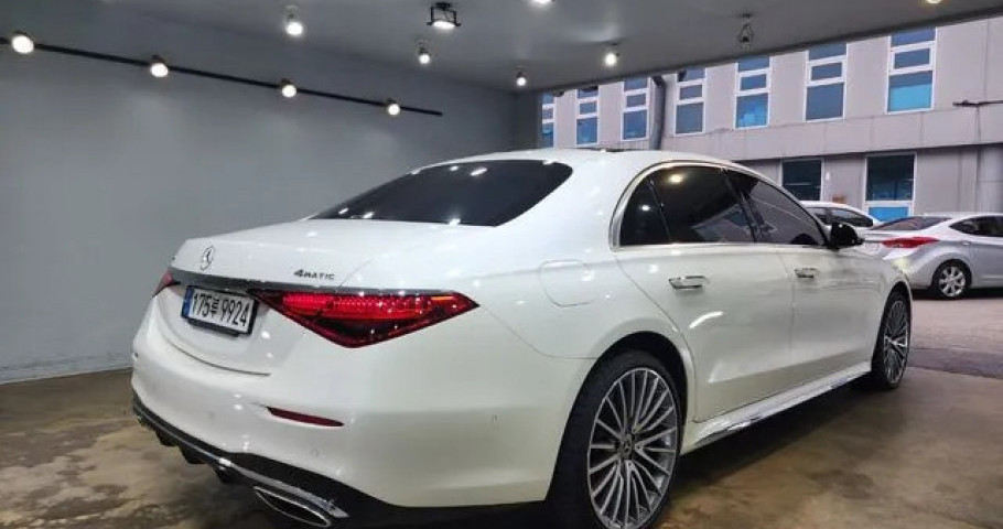 Mercedes-Benz S-Class 