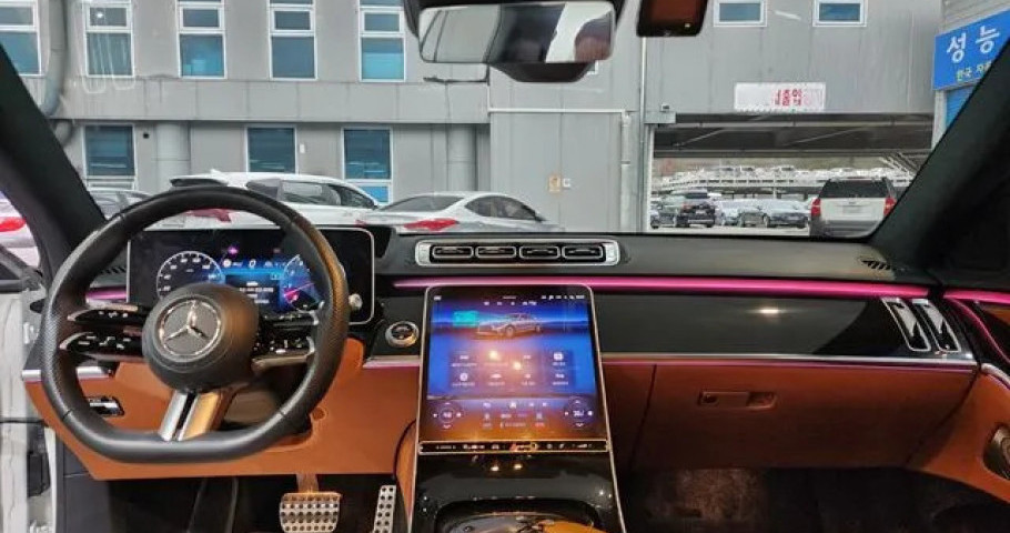 Mercedes-Benz S-Class 