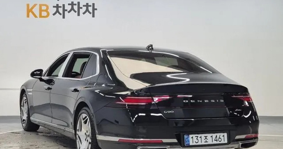 Genesis G90 