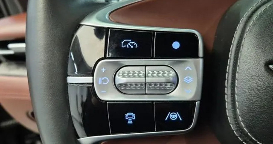 Genesis G90 