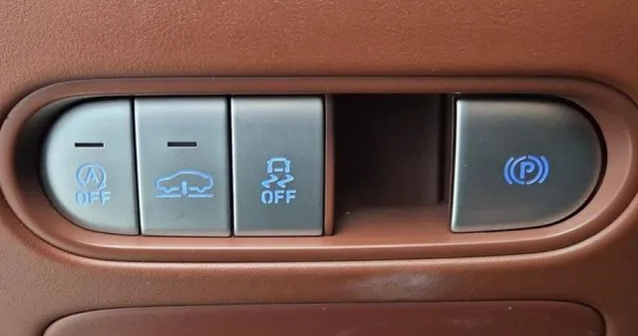 Genesis G90 