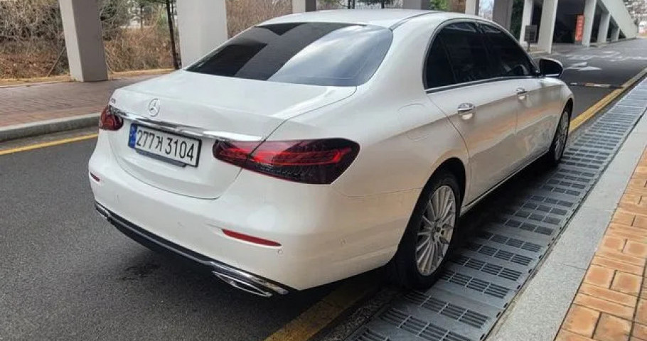 Mercedes-Benz E-Class 