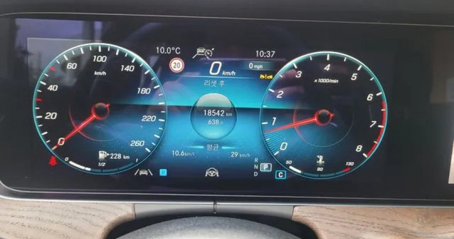 Mercedes-Benz E-Class 
