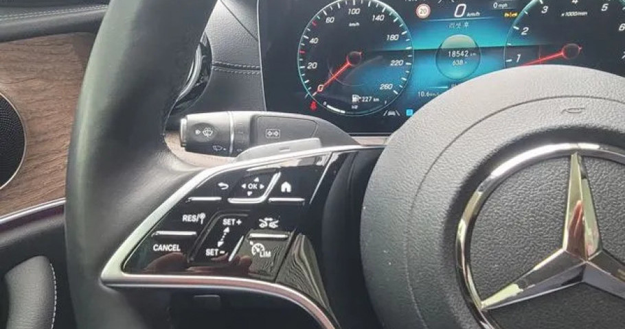 Mercedes-Benz E-Class 