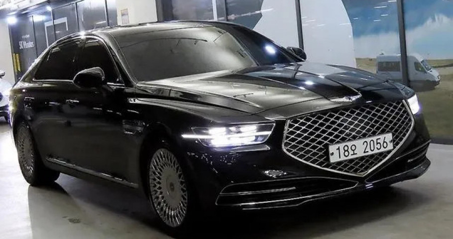 Genesis G90 