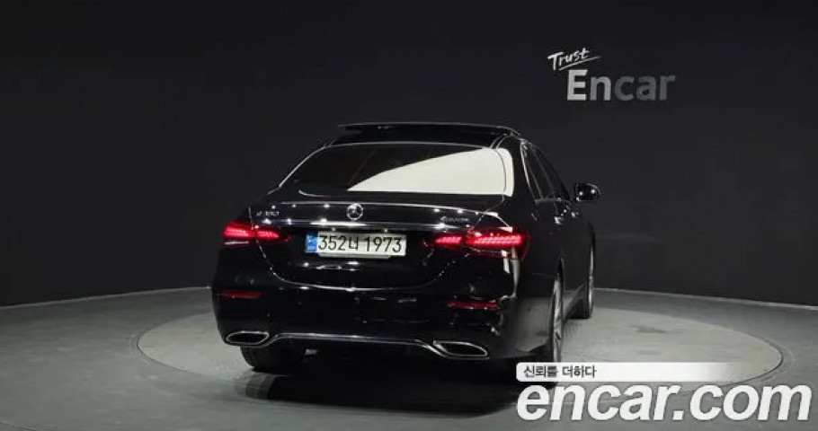 Mercedes-Benz E-Class 