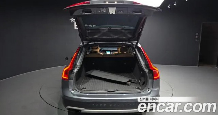 Volvo V90 