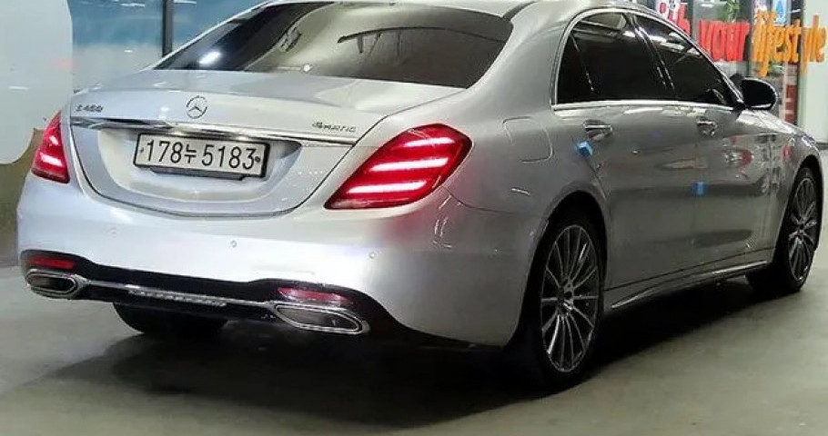 Mercedes-Benz S-Class 