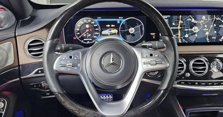 Mercedes-Benz S-Class 