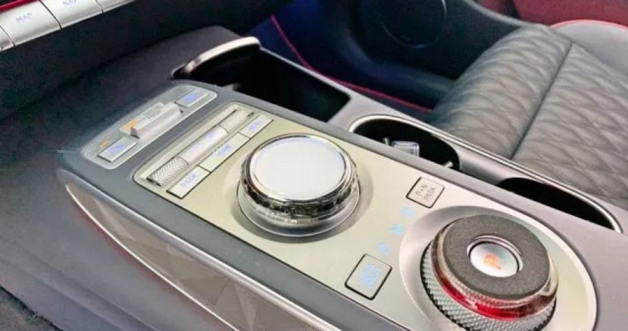 Genesis Gv70 