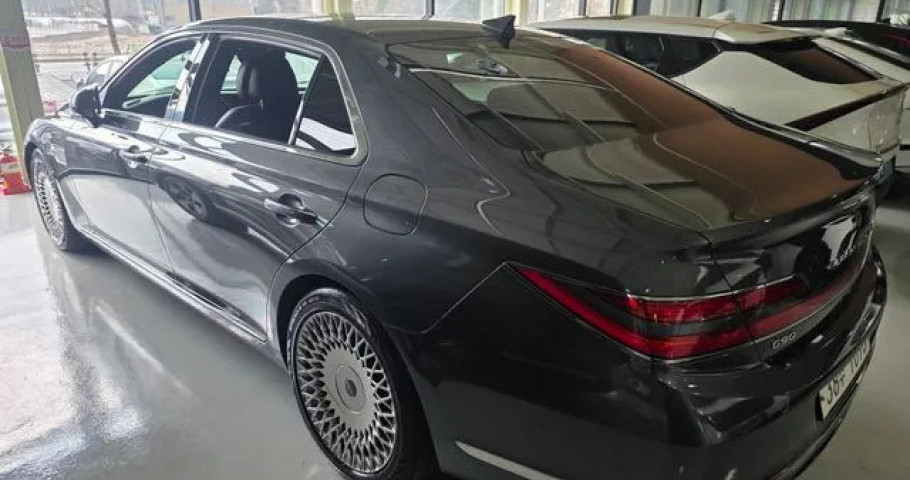 Genesis G90 